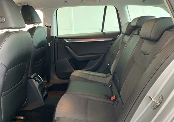 Skoda Octavia cena 65900 przebieg: 123883, rok produkcji 2019 z Jastrowie małe 407